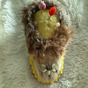 Vintage Eskimo Style Tribal Moccasin Pin Cushion REAL Fur Trim 5” with 3 Pins